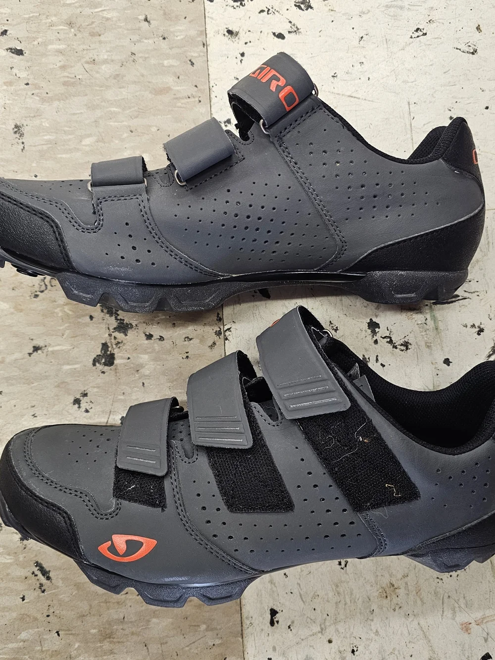 Giro durable cycling